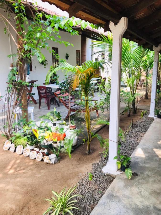 Walkers Hostel ตรินโคมาลี ภายนอก รูปภาพ