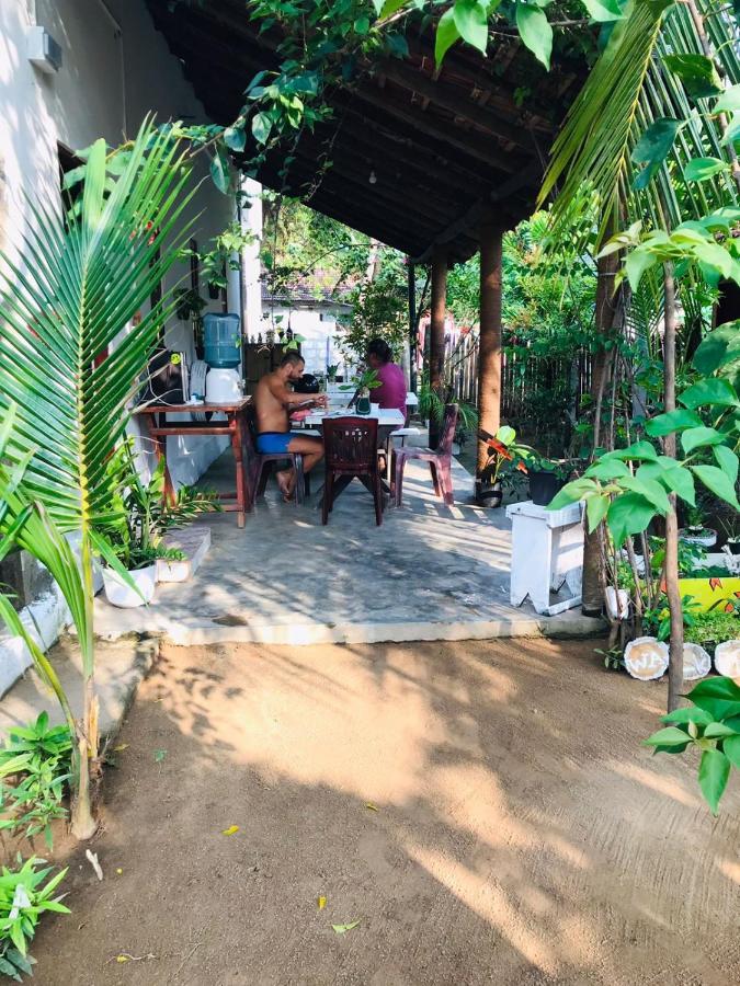 Walkers Hostel ตรินโคมาลี ภายนอก รูปภาพ