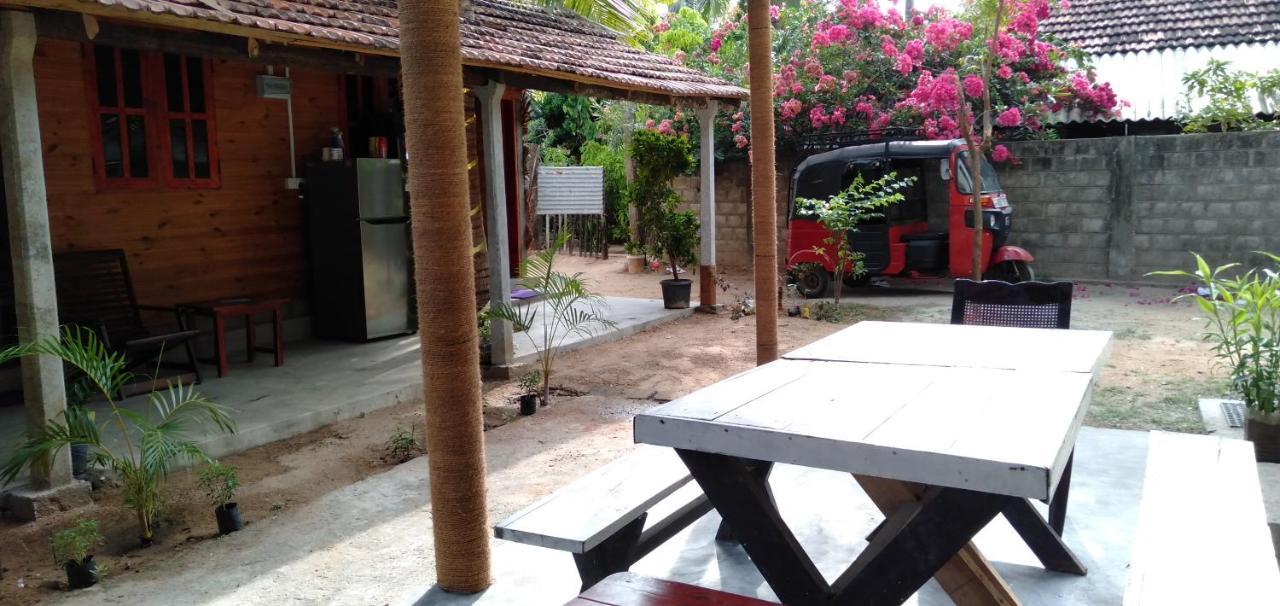 Walkers Hostel ตรินโคมาลี ภายนอก รูปภาพ